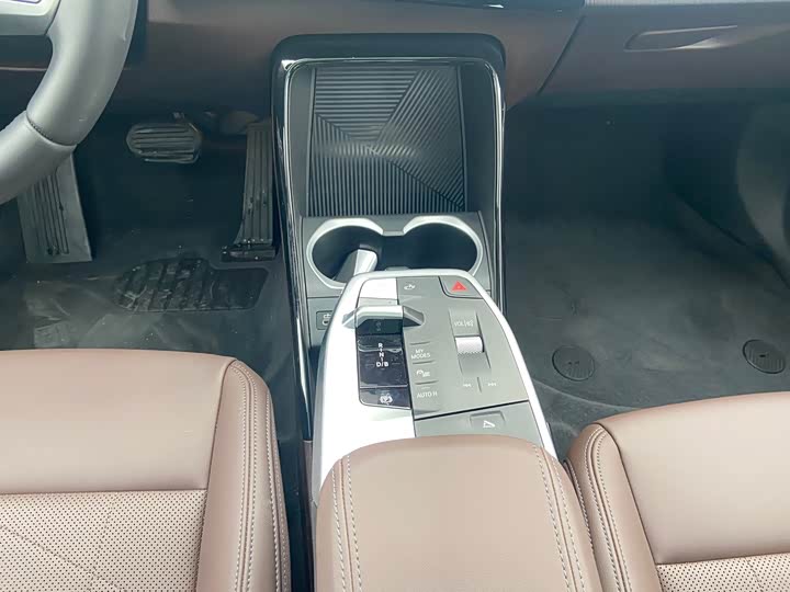 Фото 9 - BMW iX1