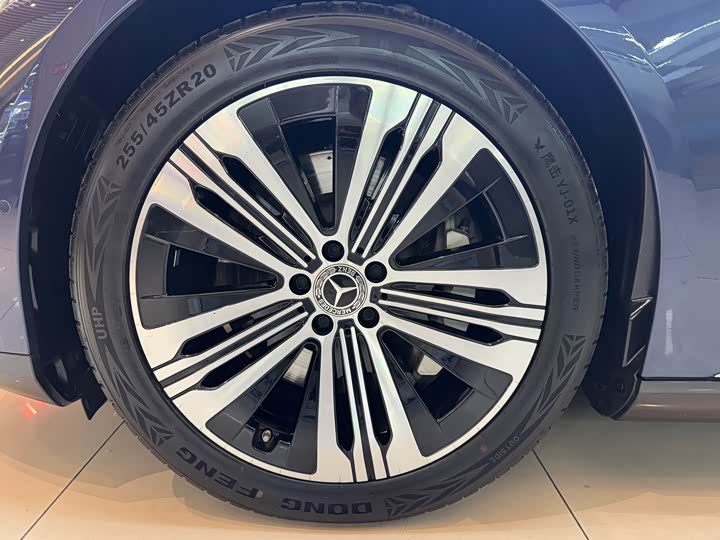 Фото 9 - Mercedes-Benz EQS