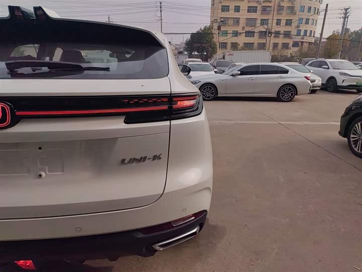 Фото 8 - Changan UNI-K Hybrid