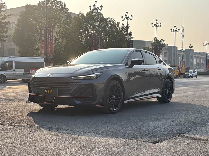 Фото 1 - Changan UNI-V