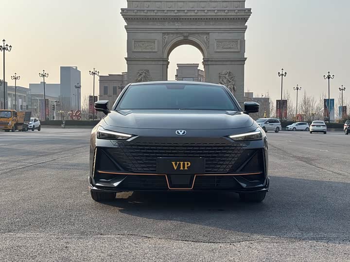 Фото 2 - Changan UNI-V