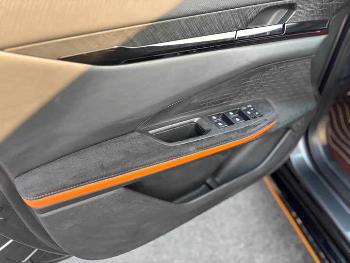 Фото 4 - Changan UNI-V