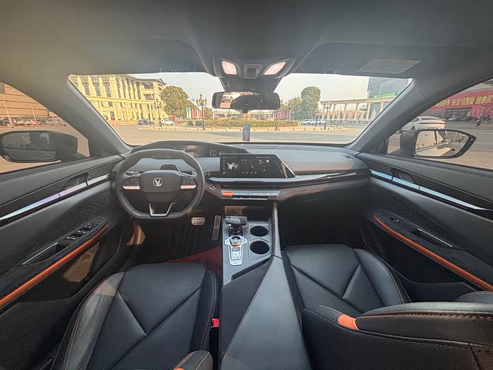 Фото 6 - Changan UNI-V