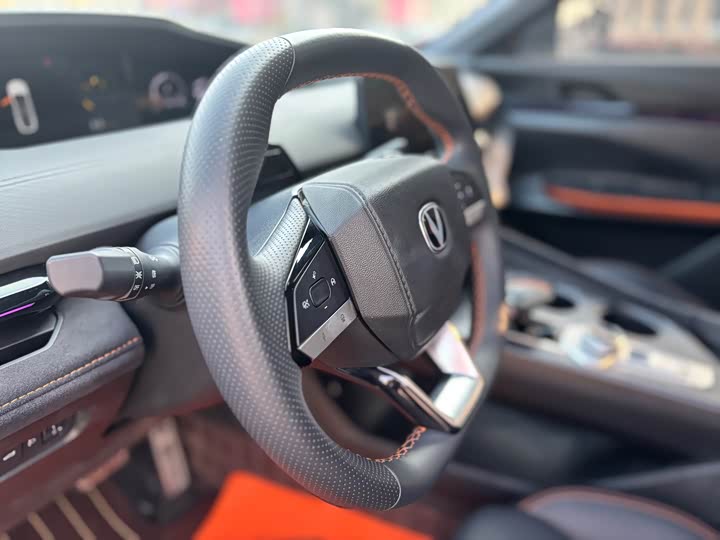 Фото 9 - Changan UNI-V