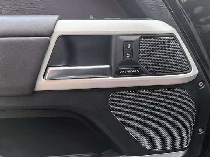 Фото 9 - Land Rover Defender