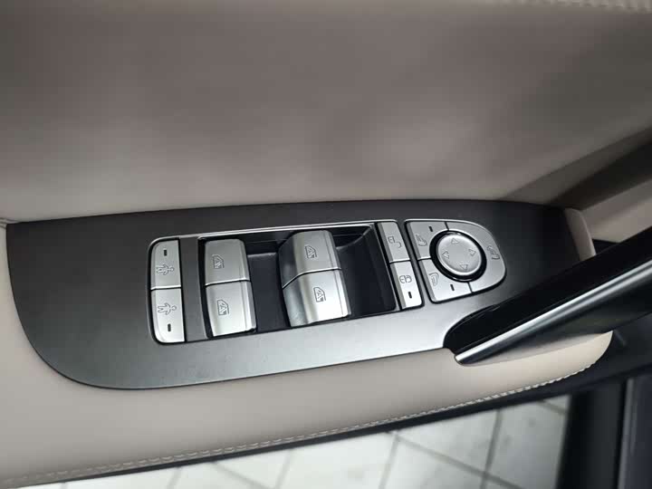 Фото 8 - BYD Tang Hybrid/EV