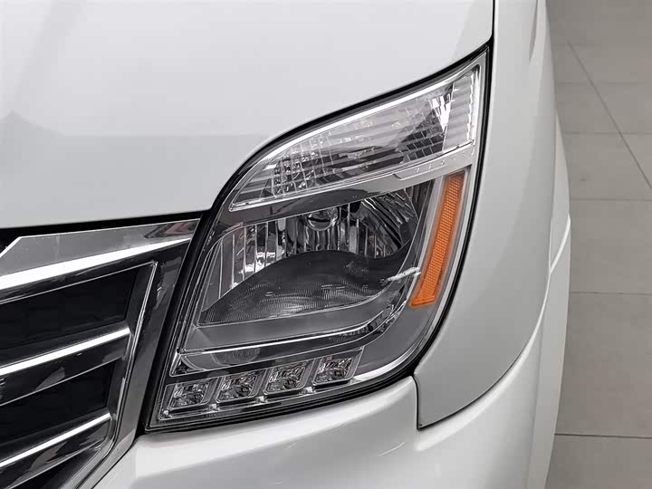 Фото 7 - Maxus V80