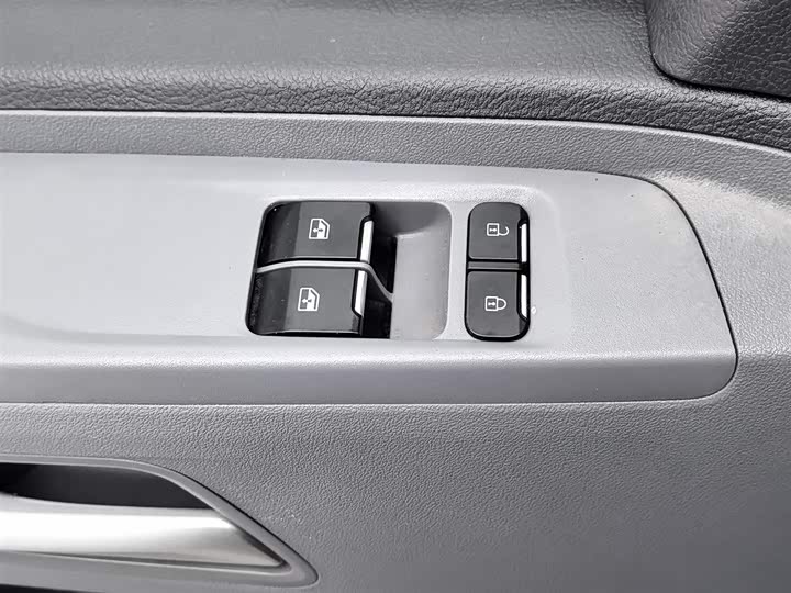 Фото 9 - Maxus V80