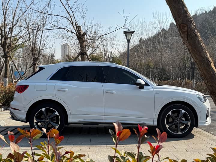 Фото 4 - Audi Q3