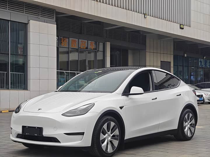 Фото 1 - Tesla Model Y