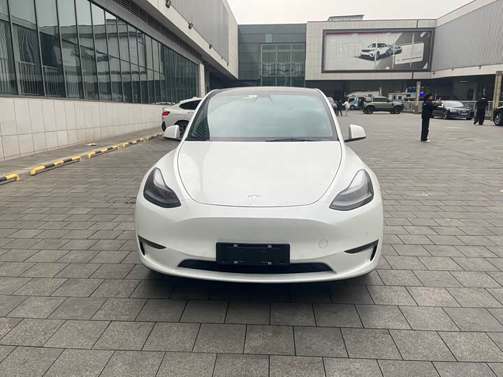 Фото 2 - Tesla Model Y