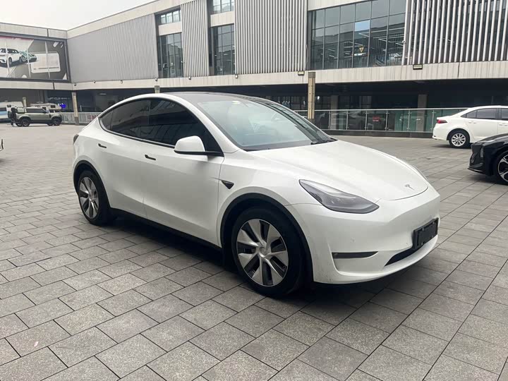 Фото 3 - Tesla Model Y