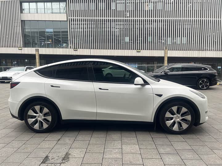 Фото 4 - Tesla Model Y