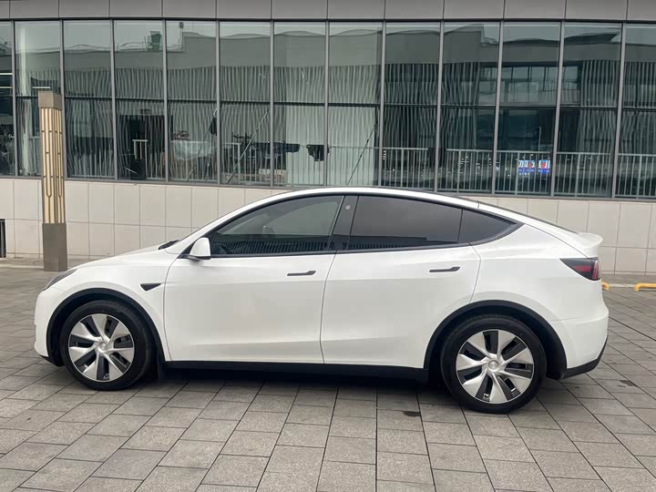Фото 8 - Tesla Model Y