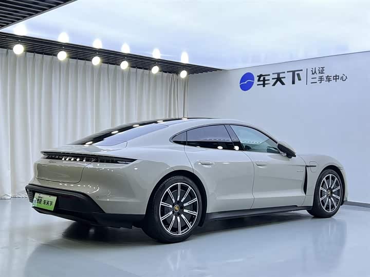 Фото 3 - Porsche Taycan