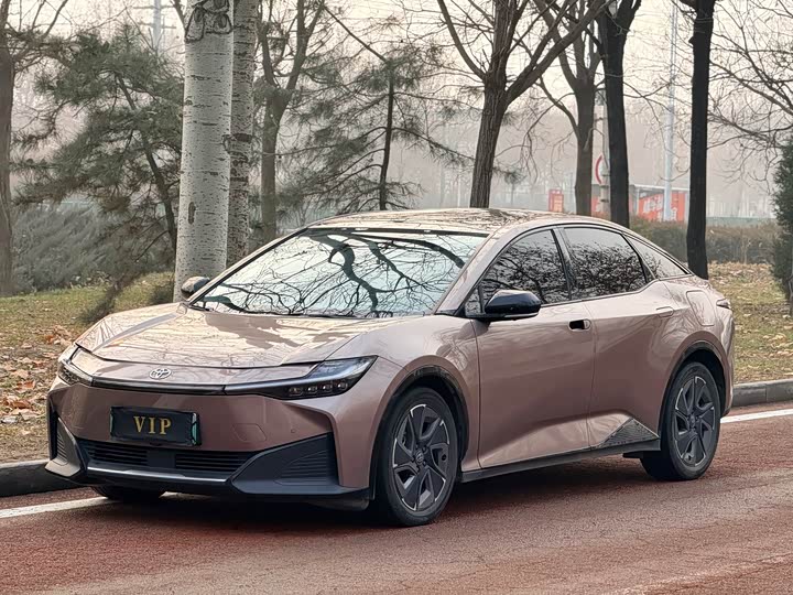 Фото 1 - Toyota bZ3