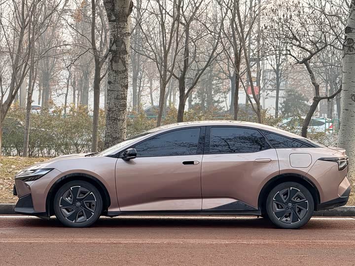 Фото 3 - Toyota bZ3