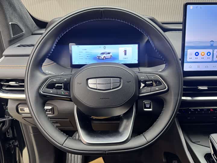 Фото 3 - Geely Okavango L