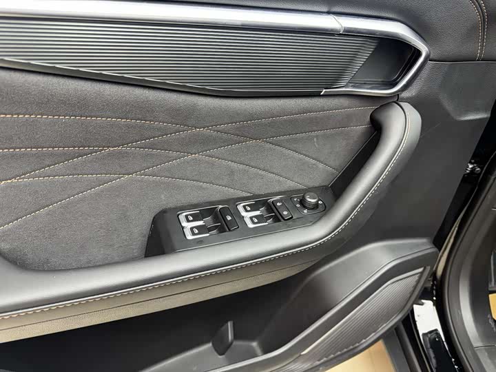 Фото 6 - Geely Okavango L