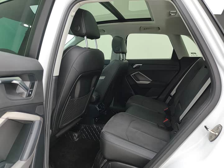 Фото 8 - Audi Q3