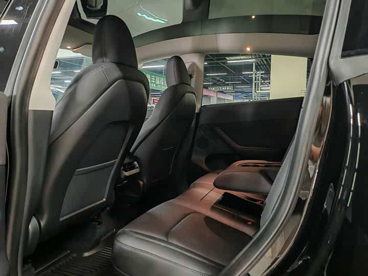 Фото 4 - Tesla Model Y