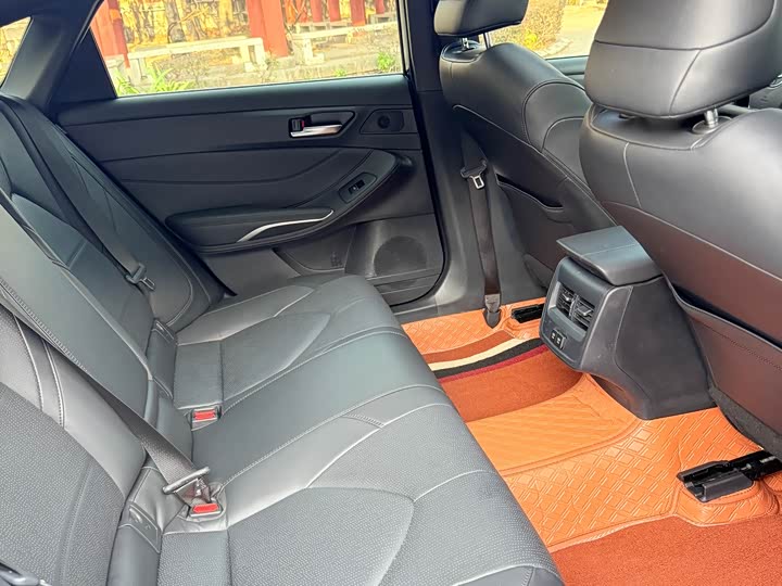 Фото 8 - Toyota Avalon