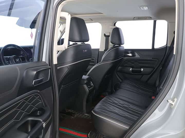 Фото 7 - Tank 300