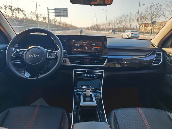 Фото 7 - Kia KX3