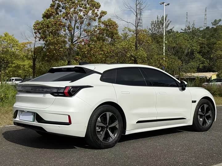 Фото 3 - Zeekr 001