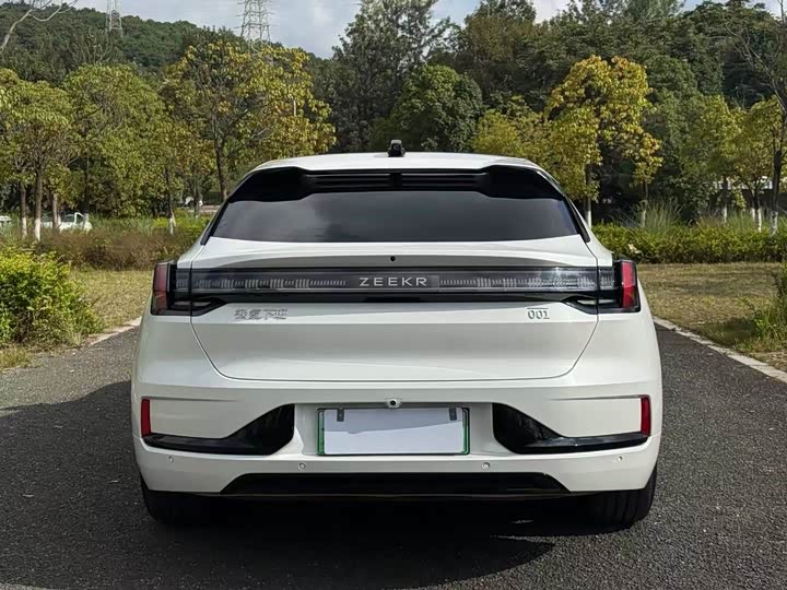 Фото 4 - Zeekr 001