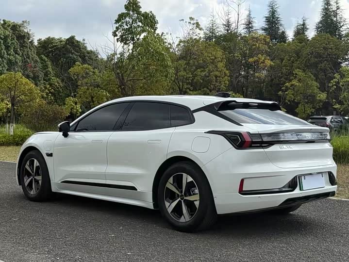 Фото 5 - Zeekr 001