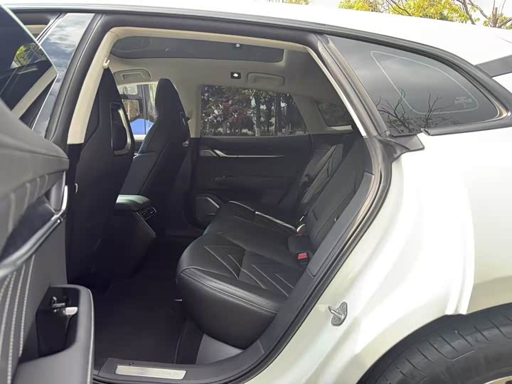 Фото 7 - Zeekr 001