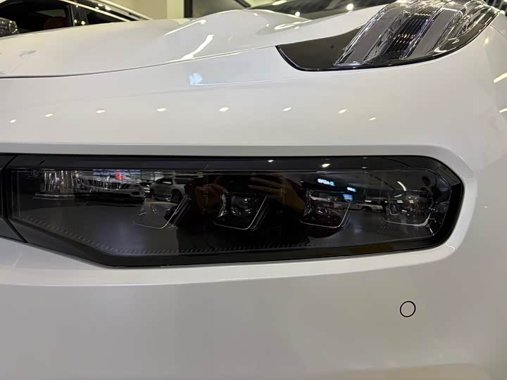 Фото 9 - Zeekr 001