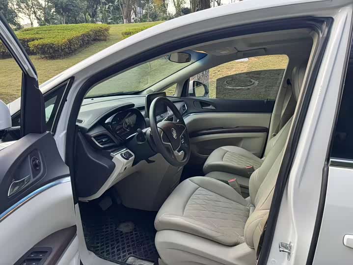 Фото 4 - Buick GL8 ES