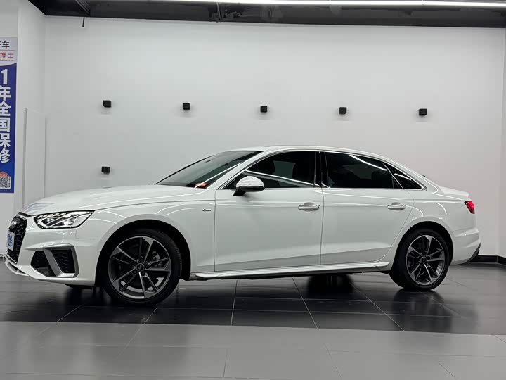 Фото 1 - Audi A4L