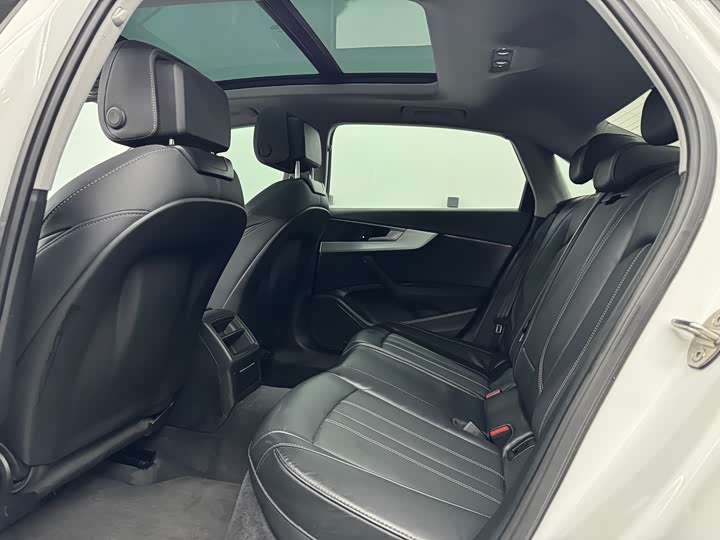 Фото 6 - Audi A4L