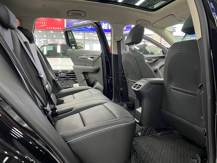 Фото 8 - Buick Envision Plus