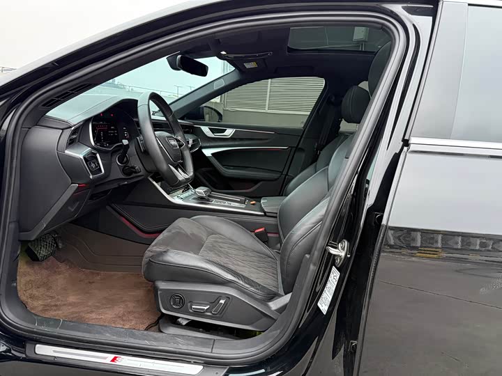 Фото 4 - Audi A6L