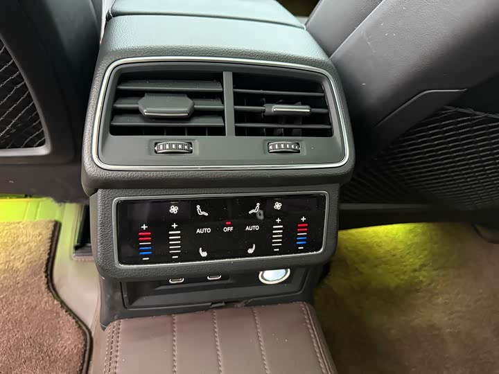 Фото 5 - Audi A6L