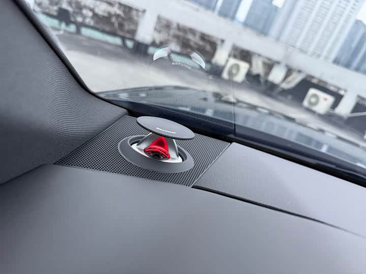 Фото 8 - Audi A6L