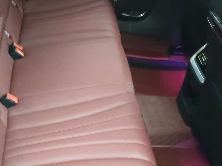 Фото 6 - Hongqi H5