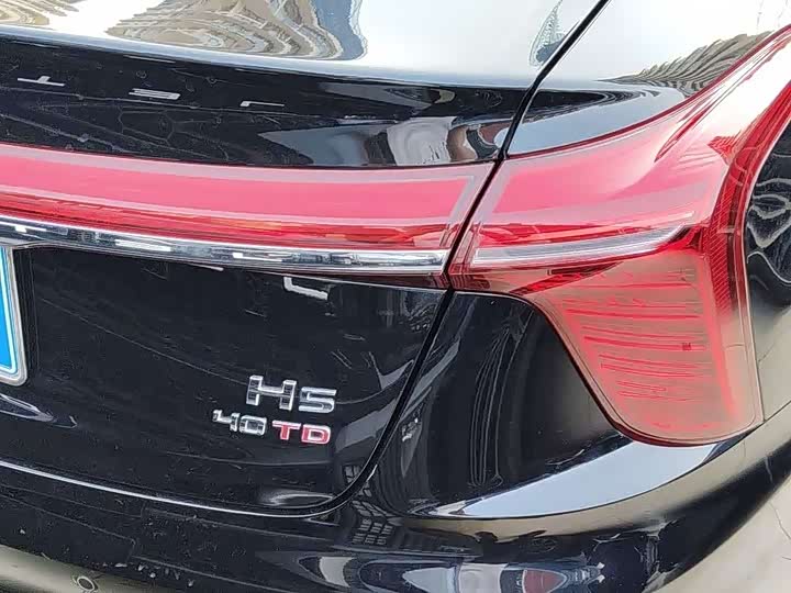 Фото 9 - Hongqi H5