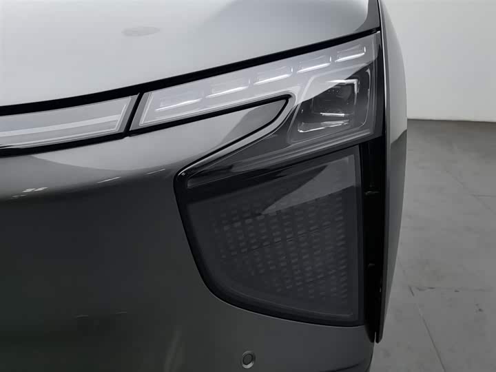 Фото 7 - HiPhi X