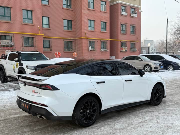 Фото 9 - Changan UNI-V