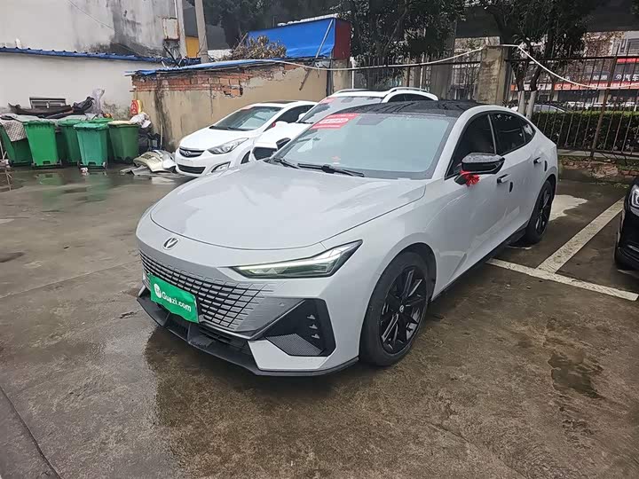 Фото 2 - Changan UNI-V