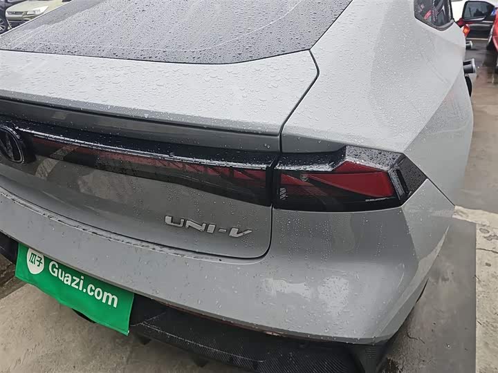 Фото 8 - Changan UNI-V