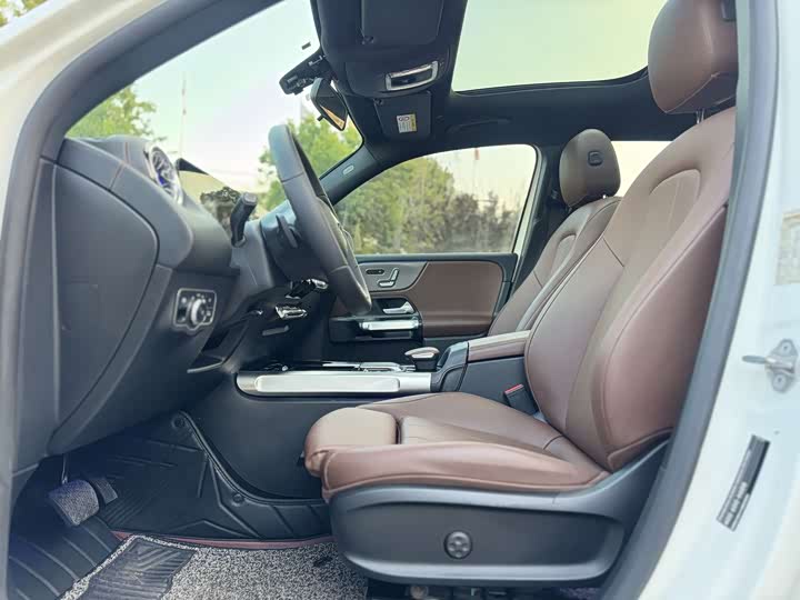 Фото 4 - Mercedes-Benz GLB-Class