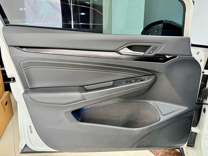 Фото 9 - Volkswagen Golf