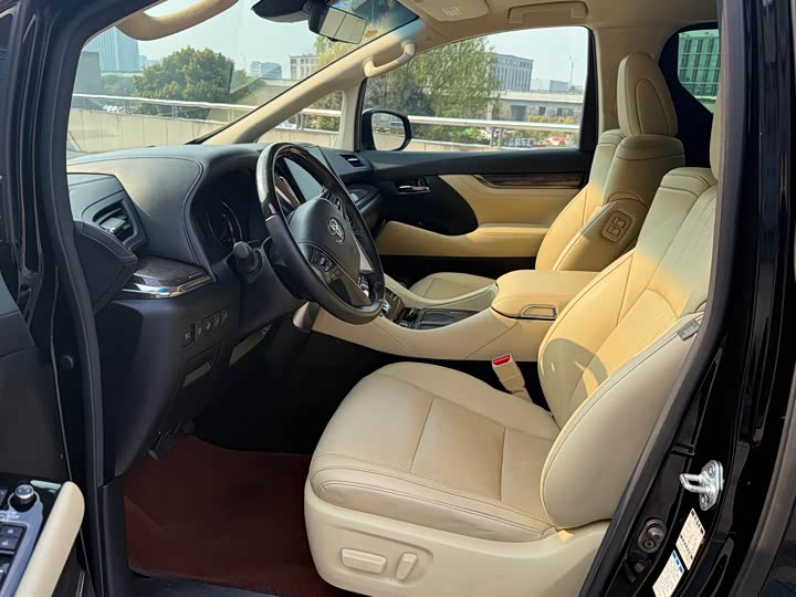 Фото 5 - Toyota Vellfire