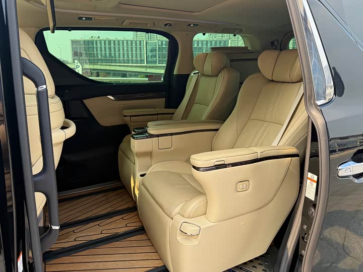 Фото 6 - Toyota Vellfire